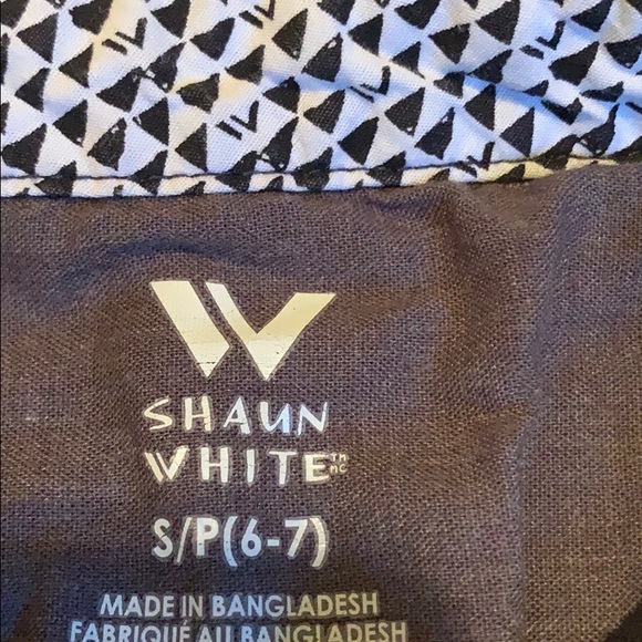 Boys long sleeve button up - Picture 2 of 3